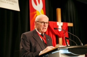 Chancellor Robert Falby speaks to the Diocese of Toronto’s Synod in 2013. Photo by Michael Hudson